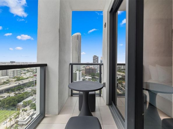 239 SW 9th St 2303, Miami FL 33130