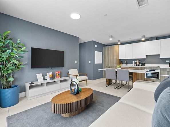 239 SW 9th St 2303, Miami FL 33130