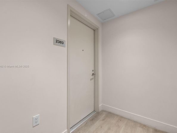 239 SW 9th St 2303, Miami FL 33130