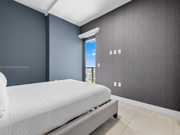 239 SW 9th St 2303, Miami FL 33130