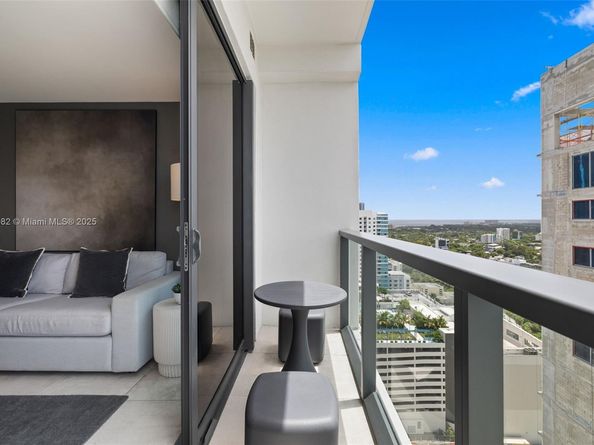 239 SW 9th St 2303, Miami FL 33130