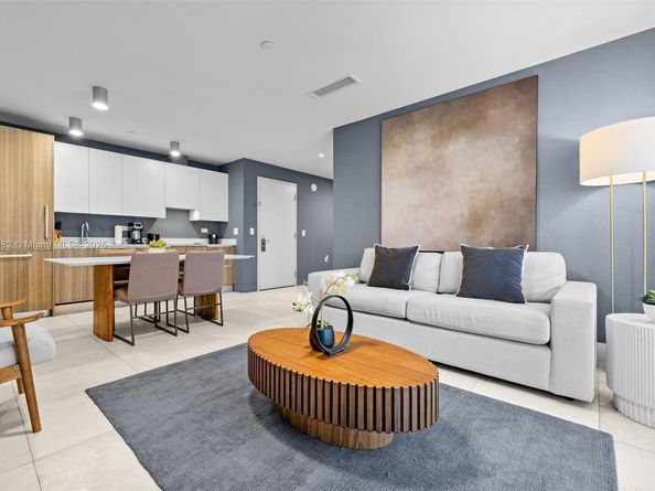 239 SW 9th St 2303, Miami FL 33130