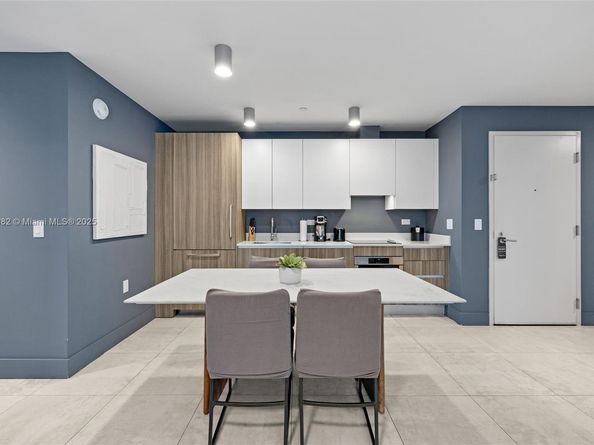 239 SW 9th St 2303, Miami FL 33130