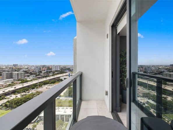 239 SW 9th St 2303, Miami FL 33130