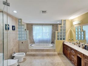 10643 NW 54th St, Doral FL 33178