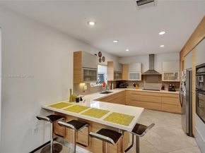 10643 NW 54th St, Doral FL 33178