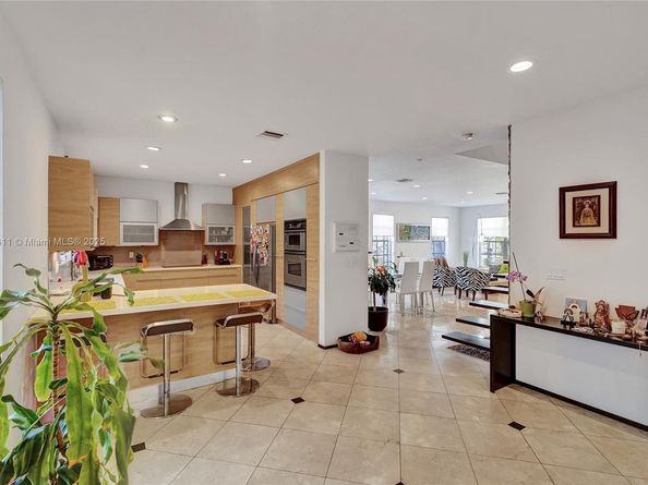 10643 NW 54th St, Doral FL 33178