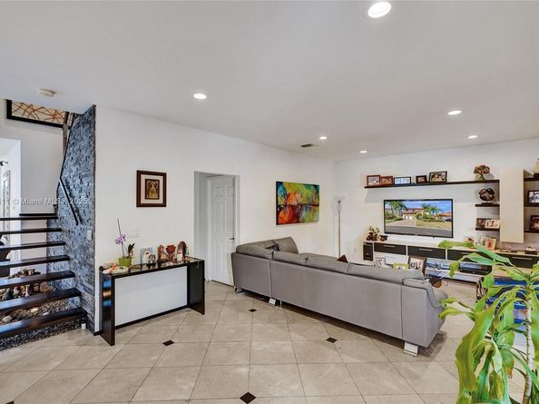 10643 NW 54th St, Doral FL 33178