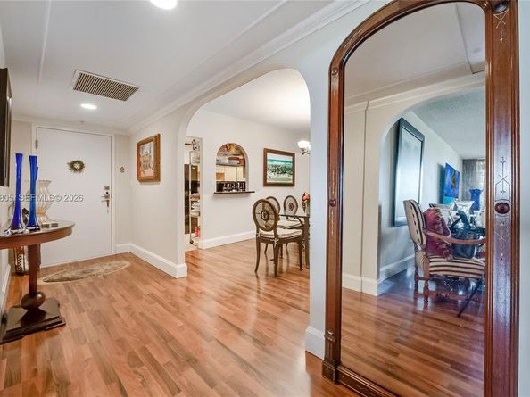 90 Edgewater Dr 501, Coral Gables FL 33133