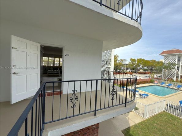 2340 NE 9th St 210, Fort Lauderdale FL 33304