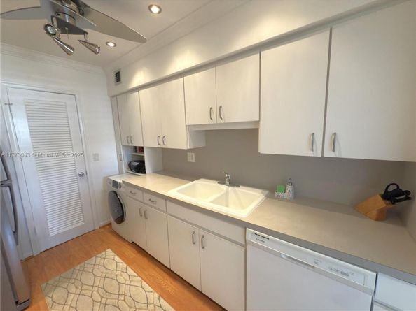 2340 NE 9th St 210, Fort Lauderdale FL 33304