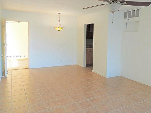 3040 NE 16th Ave 216, Oakland Park FL 33334