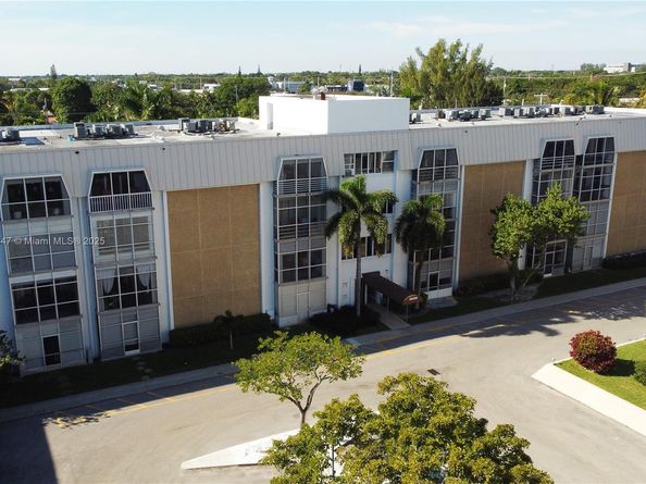 3040 NE 16th Ave 216, Oakland Park FL 33334