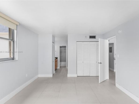 6900 Bay Dr 11E, Miami Beach FL 33141