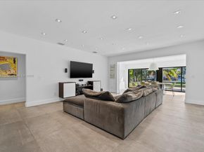 2104 NE 124th St, North Miami FL 33181