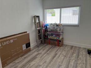 1014 W 68th St, Hialeah FL 33014