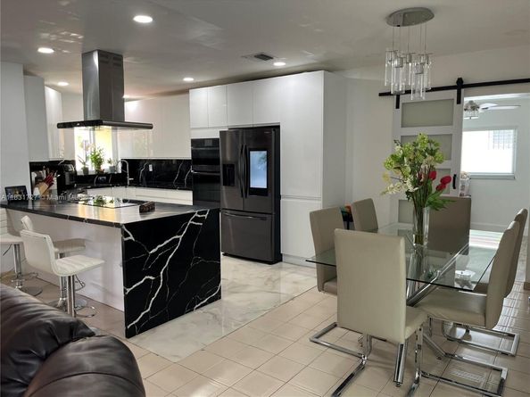 1014 W 68th St, Hialeah FL 33014