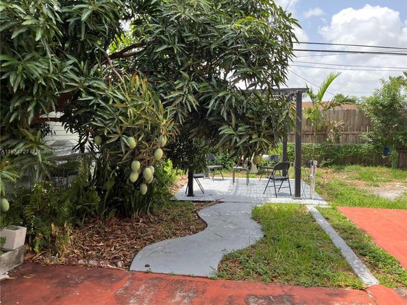 1014 W 68th St, Hialeah FL 33014