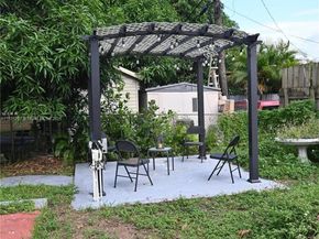 1014 W 68th St, Hialeah FL 33014