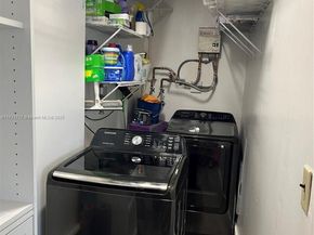 1014 W 68th St, Hialeah FL 33014