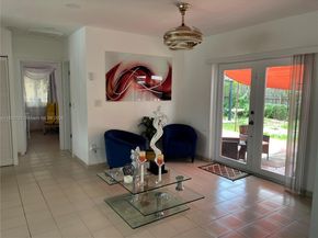 1014 W 68th St, Hialeah FL 33014