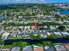 2340 NE 194th St, Miami FL 33180