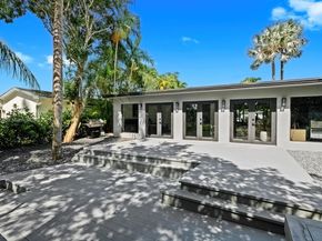 2340 NE 194th St, Miami FL 33180