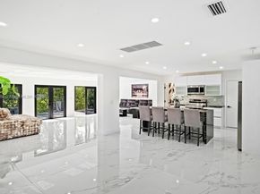 2340 NE 194th St, Miami FL 33180