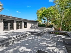 2340 NE 194th St, Miami FL 33180