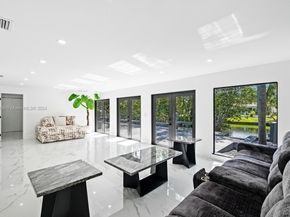 2340 NE 194th St, Miami FL 33180