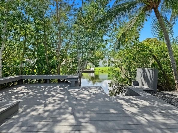 2340 NE 194th St, Miami FL 33180