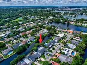 2340 NE 194th St, Miami FL 33180