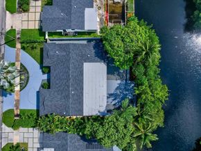 2340 NE 194th St, Miami FL 33180