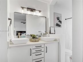 9913 NW 2nd St, Plantation FL 33324