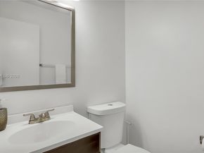 9913 NW 2nd St, Plantation FL 33324