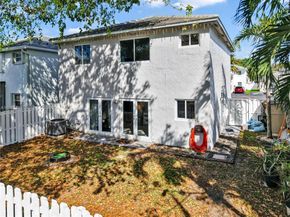 9913 NW 2nd St, Plantation FL 33324