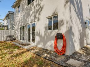 9913 NW 2nd St, Plantation FL 33324