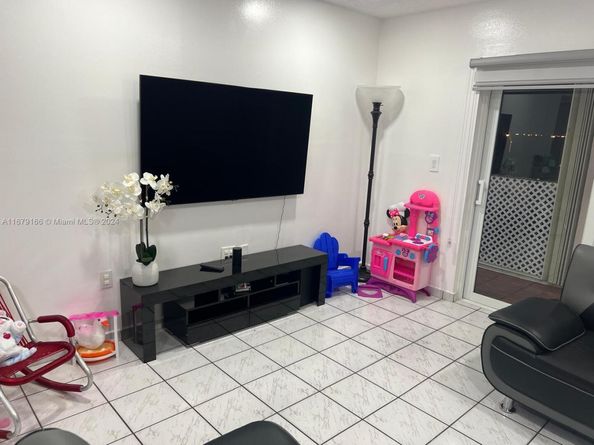 440 E 23rd St 1404, Hialeah FL 33013