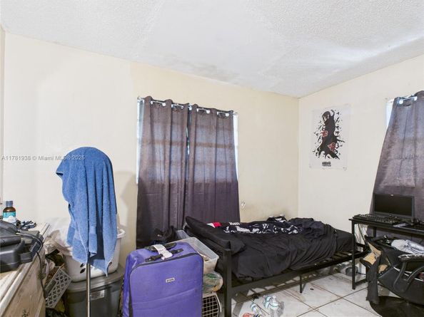 2707 NW 13th St, Fort Lauderdale FL 33311
