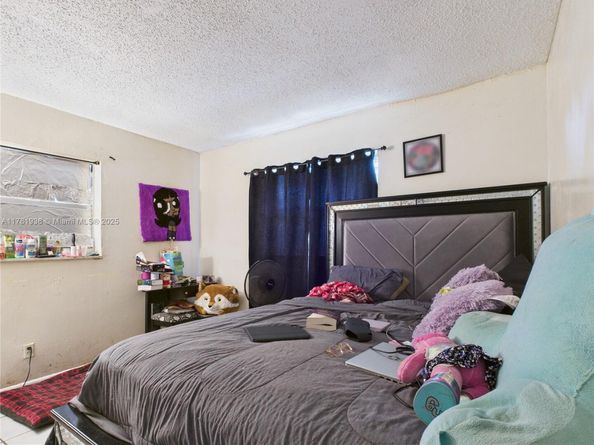 2707 NW 13th St, Fort Lauderdale FL 33311