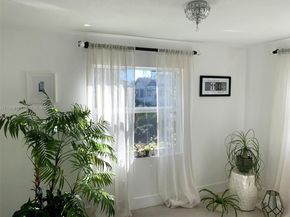 61 NW 53rd St, Miami FL 33127