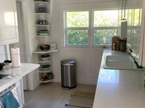 61 NW 53rd St, Miami FL 33127