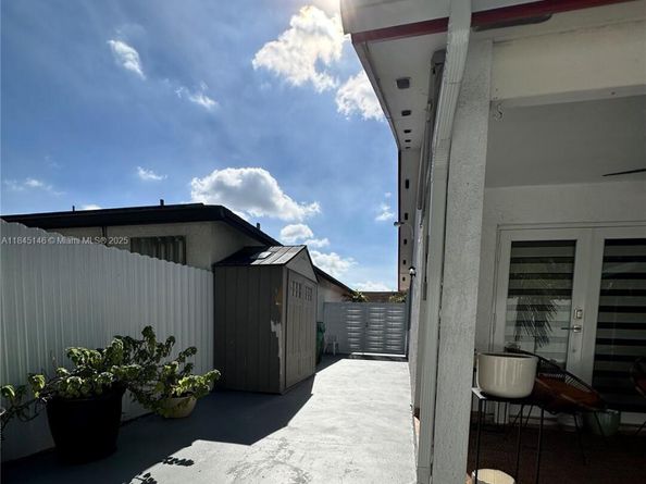 9857 SW 7th St, Miami FL 33174