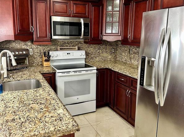 9857 SW 7th St, Miami FL 33174