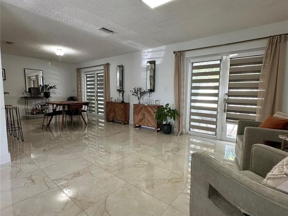 9857 SW 7th St, Miami FL 33174