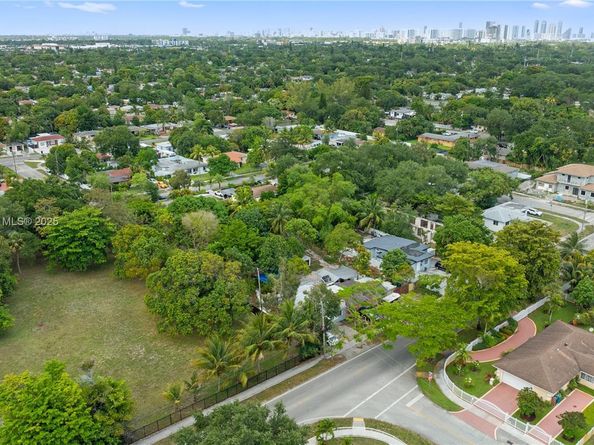 1051 NE 149th St, Miami FL 33161