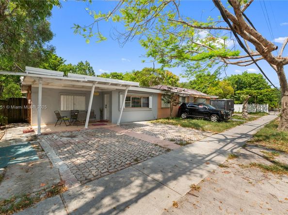 1051 NE 149th St, Miami FL 33161