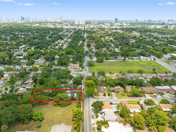 1051 NE 149th St, Miami FL 33161