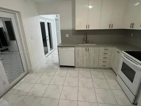 9704 NW 6th Ter 9704, Miami FL 33172