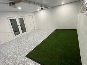 9704 NW 6th Ter 9704, Miami FL 33172